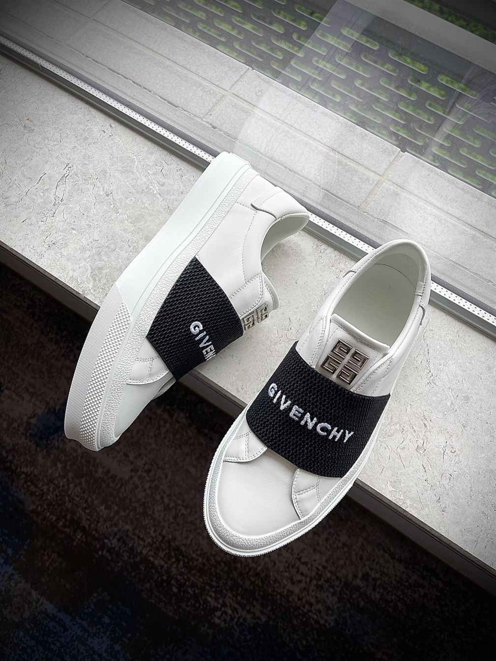 GIVENCHY SNEAKERS WITH ELASTIC BAND – GVC001