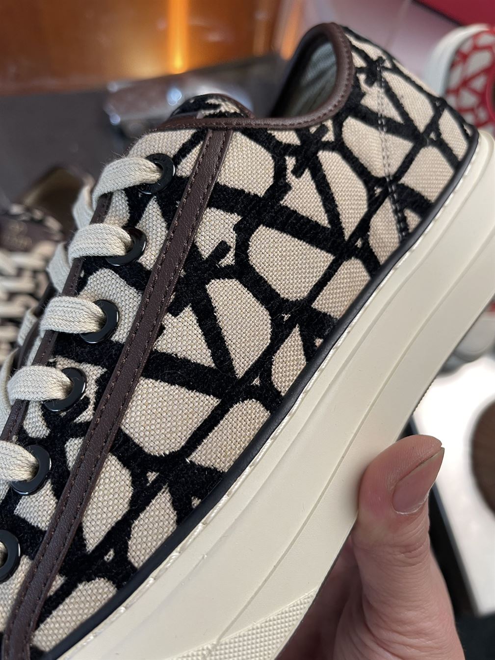 VALENTINO GARAVANI TOILE ICONOGRAPHE TOTALOOP LOW-TOP SNEAKER – VN001