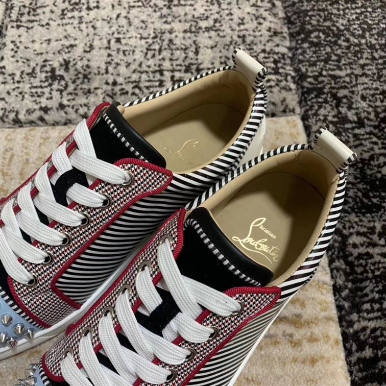 CHRISTIAN LOUBOUTIN LOW TOP SNEAKER – CLS015