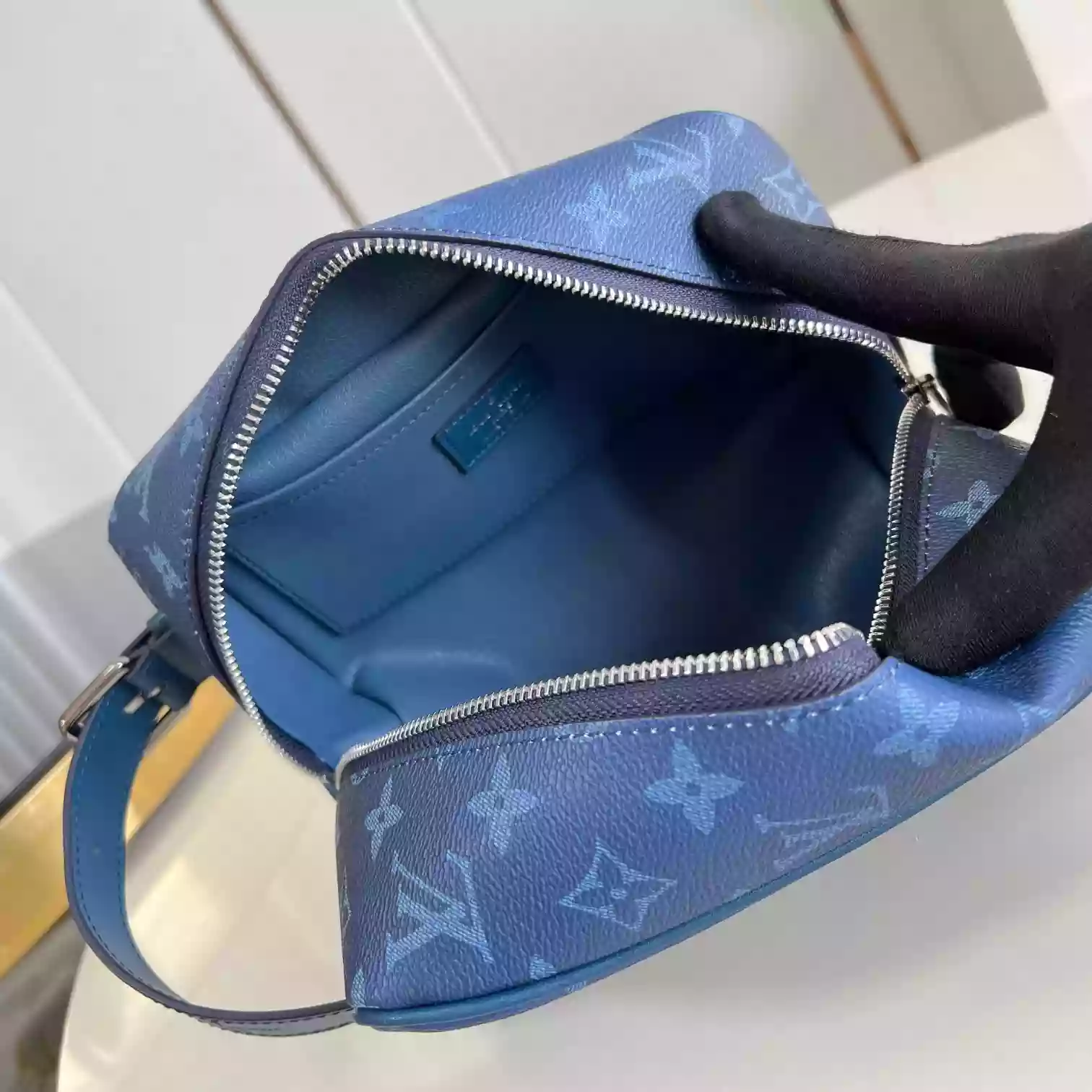 LOCKER DOPP KIT BLUE MONOGRAM DECADE M11559 – LW398