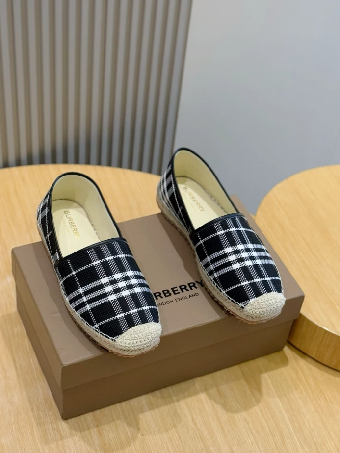 BURBERRY CANVAS STRAW BUCKET – BBR043