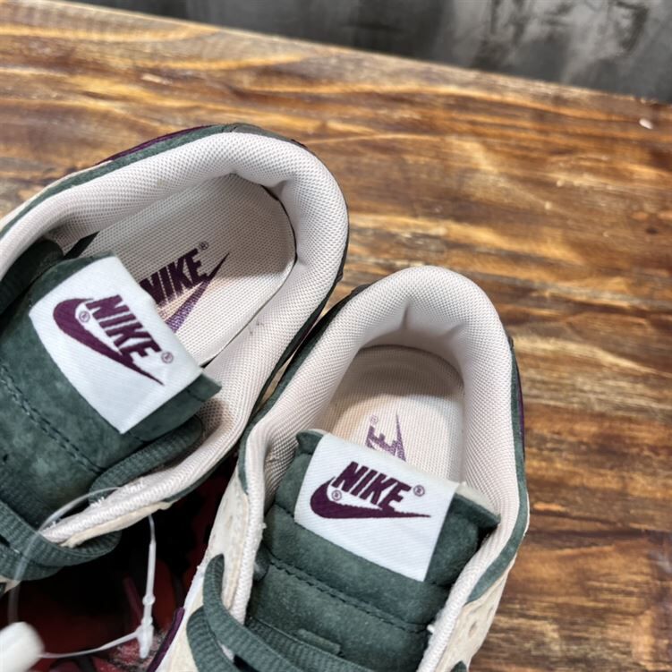 NIKE SB DUNK LOW SNEAKER – NSN012