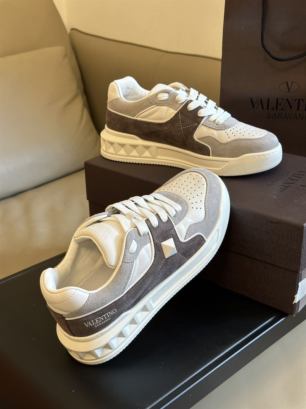 VALENTINO ONE STUD LOW-TOP SNEAKER IN SPLIT LEATHER AND NAPPA – VN010