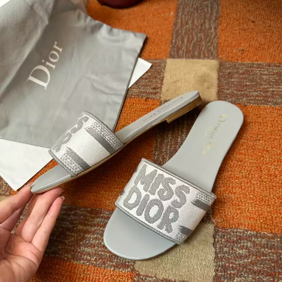 DIOR DWAY SLIDE – DS028