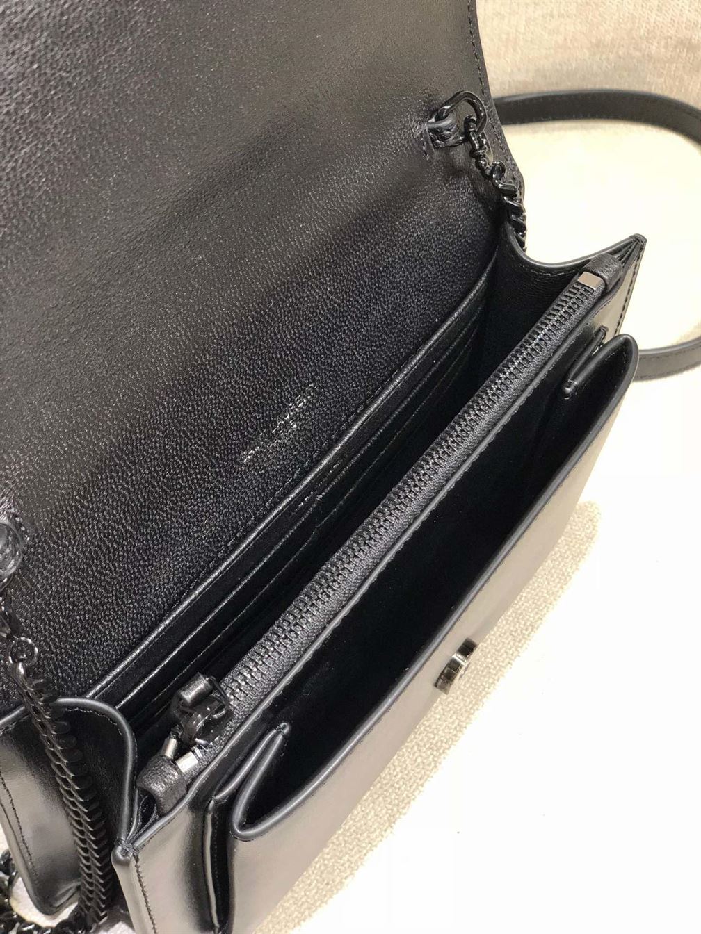 YSL SUNSET CHAIN WALLET IN SMOOTH LEATHER – YB029