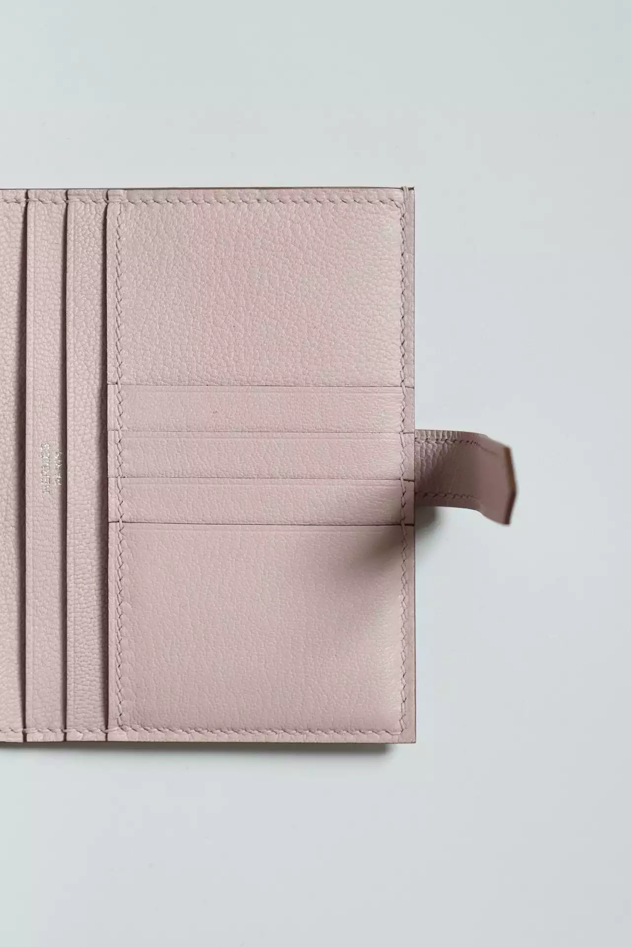Hermes Bearn Compact Wallet in Mauve Pale Matte Alligator Leather – HW167