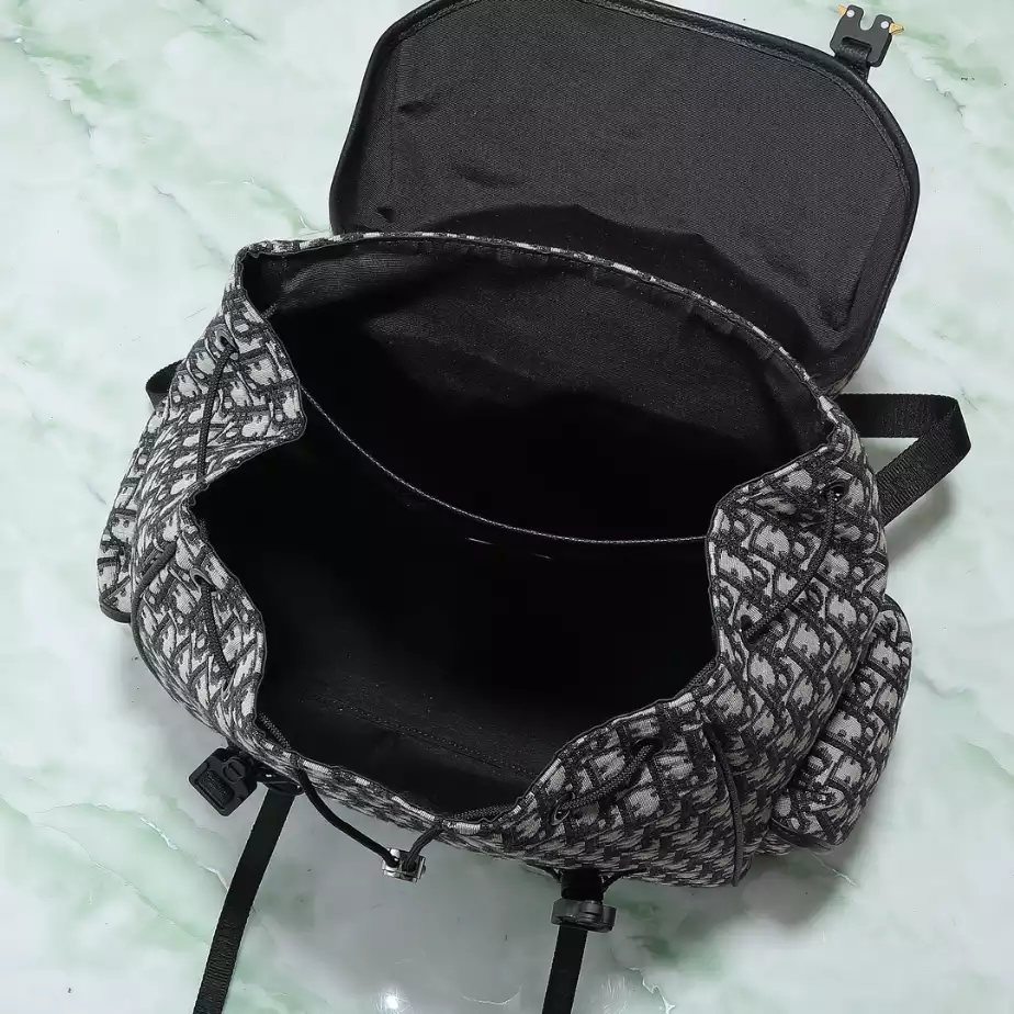 DIOR HIT THE ROAD BACKPACK WITH FLAP – DIO053