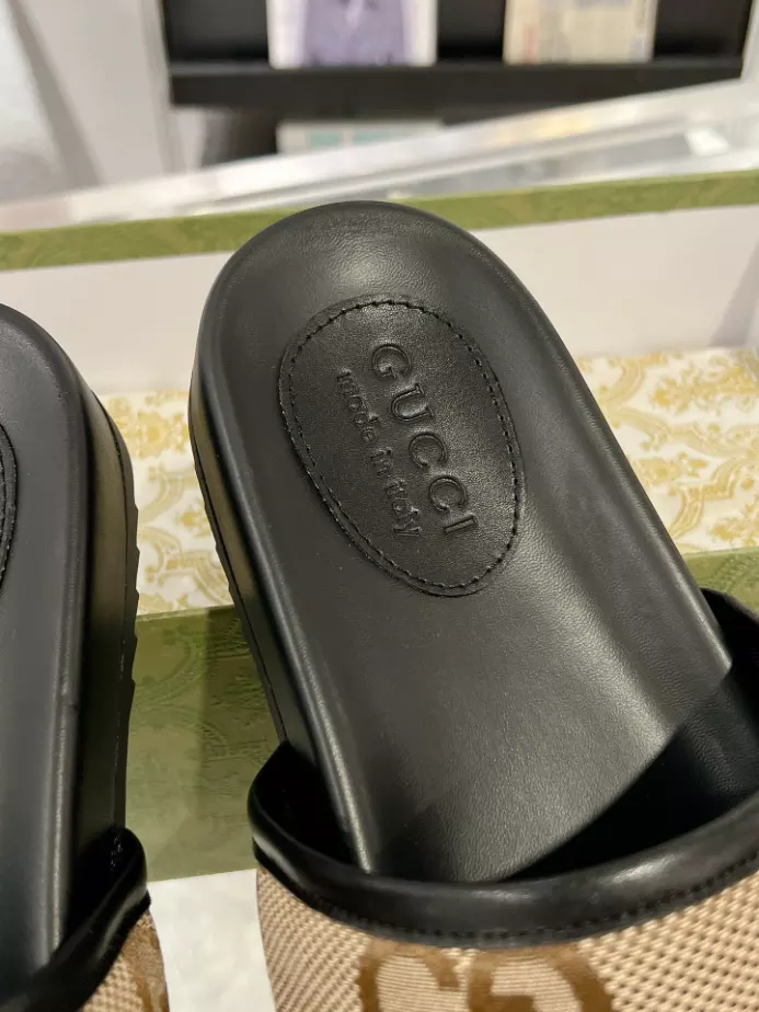 GUCCI MEN’S SLIDE SANDAL – GSL060