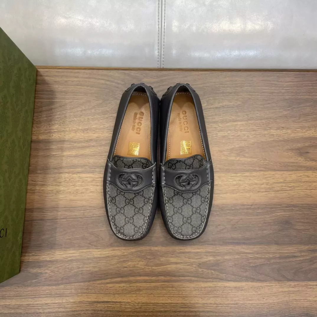 MEN’S INTERLOCKING G DRIVER GREY LEATHER – GL107