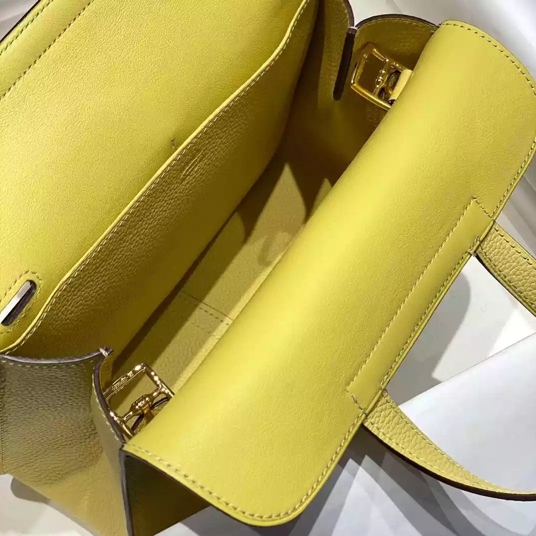 Hermes Halzan 25 Bag in Jaune Poussin Clemence Leather – HW089