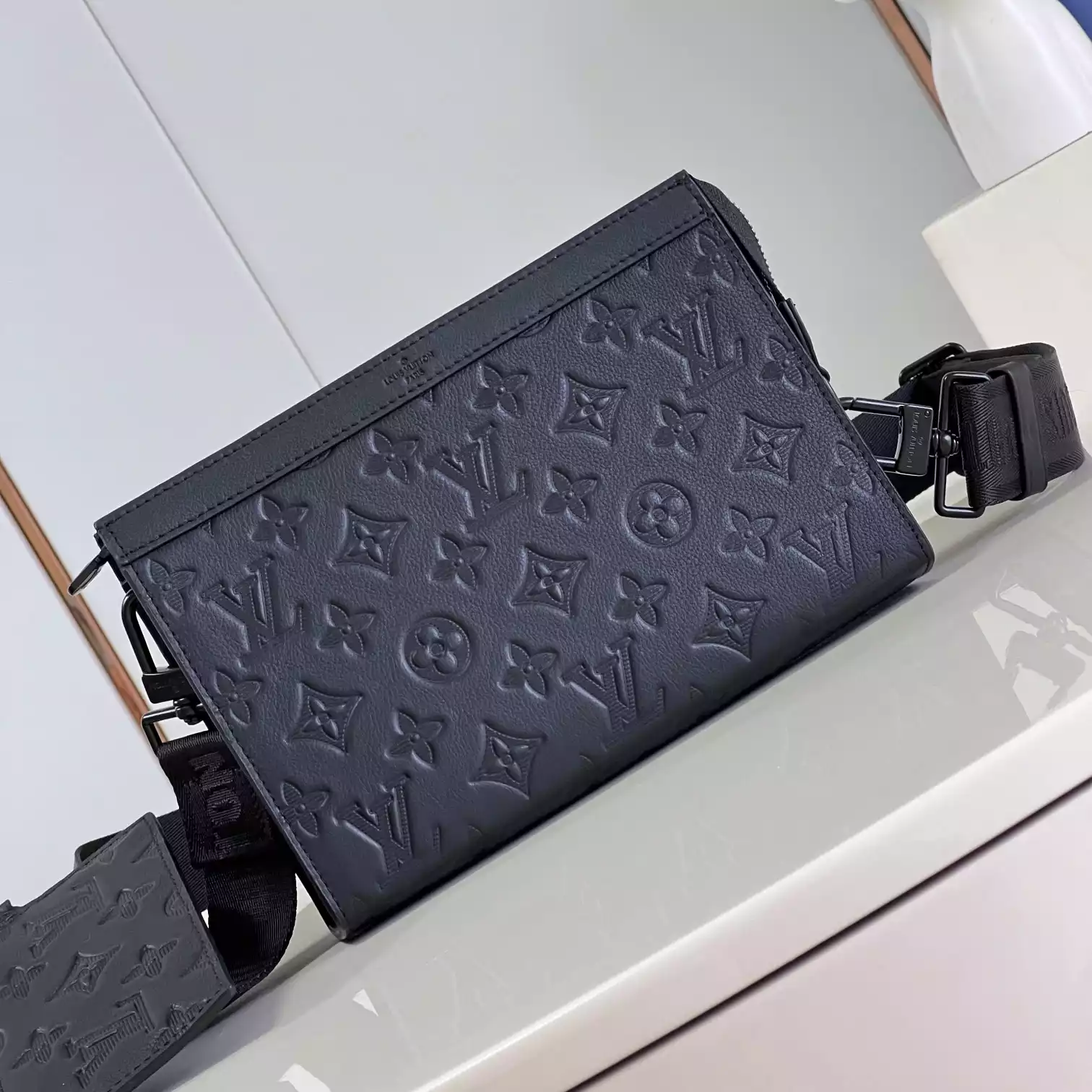 Gaston Wearable Wallet Black M81115 – LW258