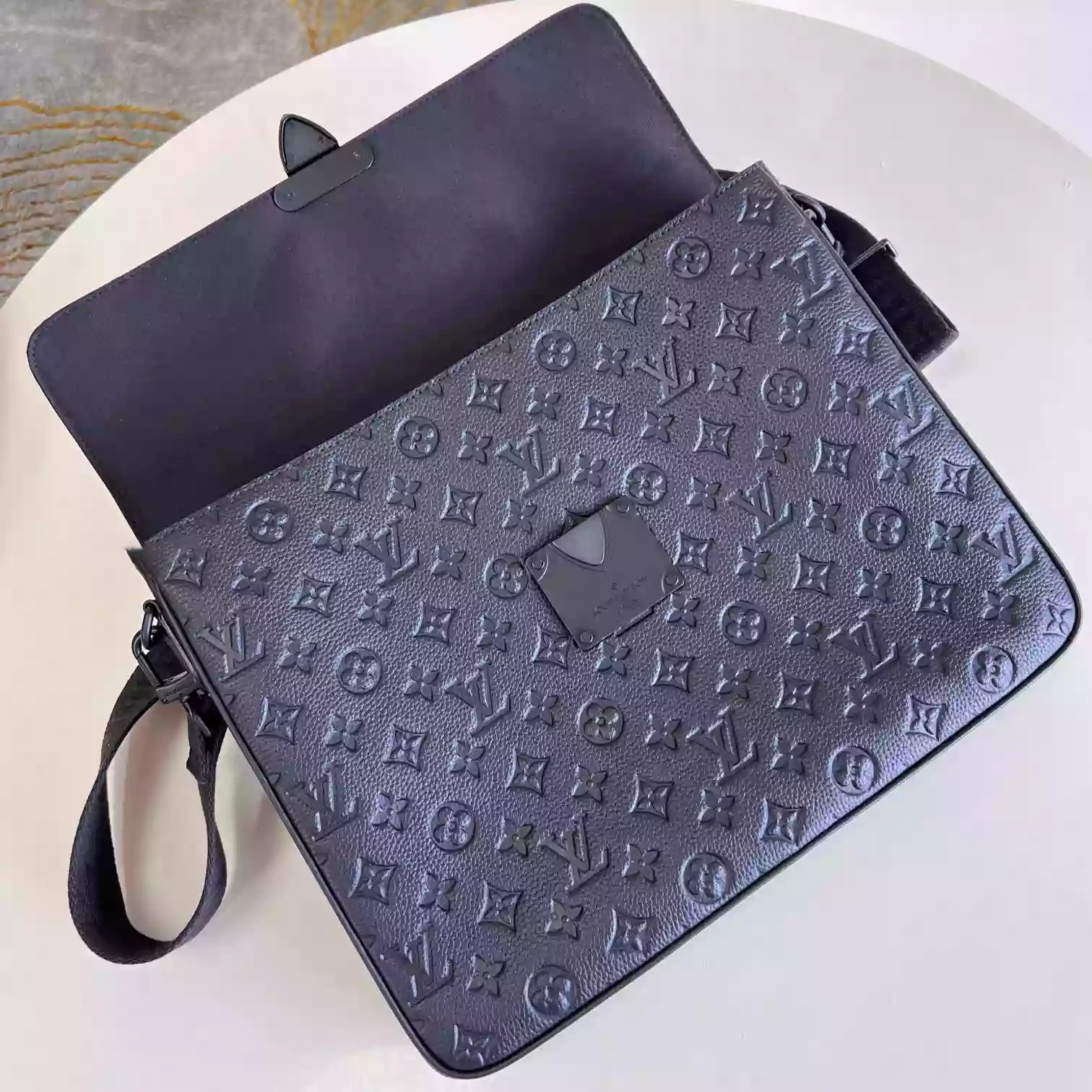 S LOCK BRIEFCASE MONOGRAM TAURILLON LEATHER M20835 – LW331