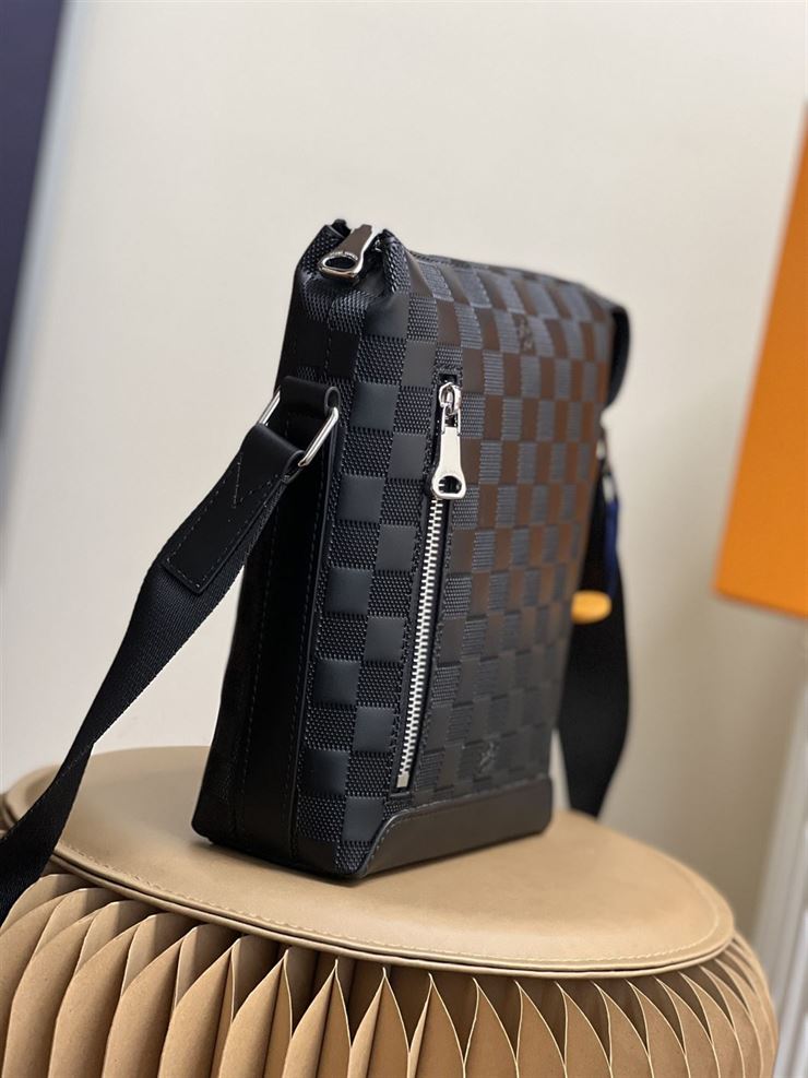 LOUIS VUITTON DISCOVERY MESSENGER BB DAMIER INFINI – LVB043