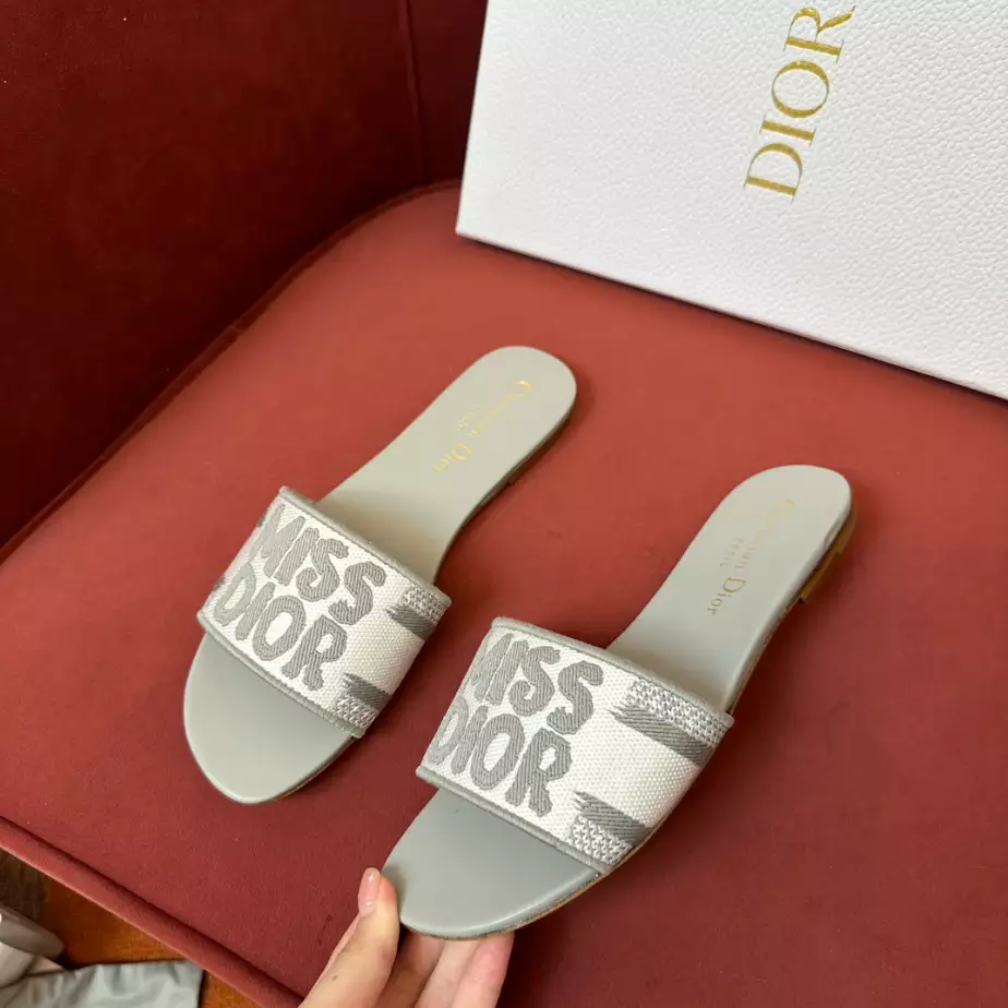 DIOR DWAY SLIDE – DS028