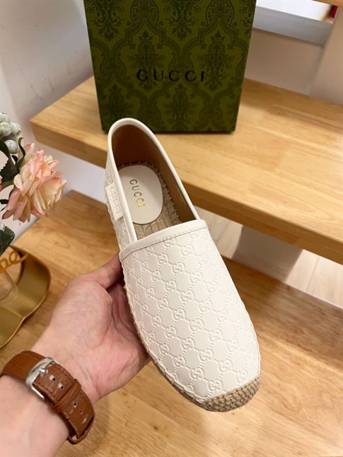 GUCCI PILAR LOGO-EMBOSSED LEATHER ESPADRILLES IN WHITE – GL030