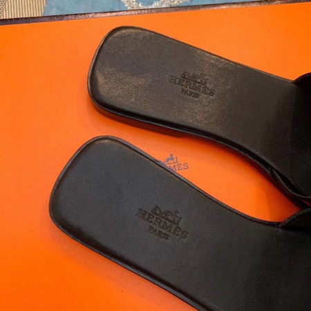 HERMES VIEW SLIDE SANDALS IN BLACK PATENT CALFSKIN – HMSD133