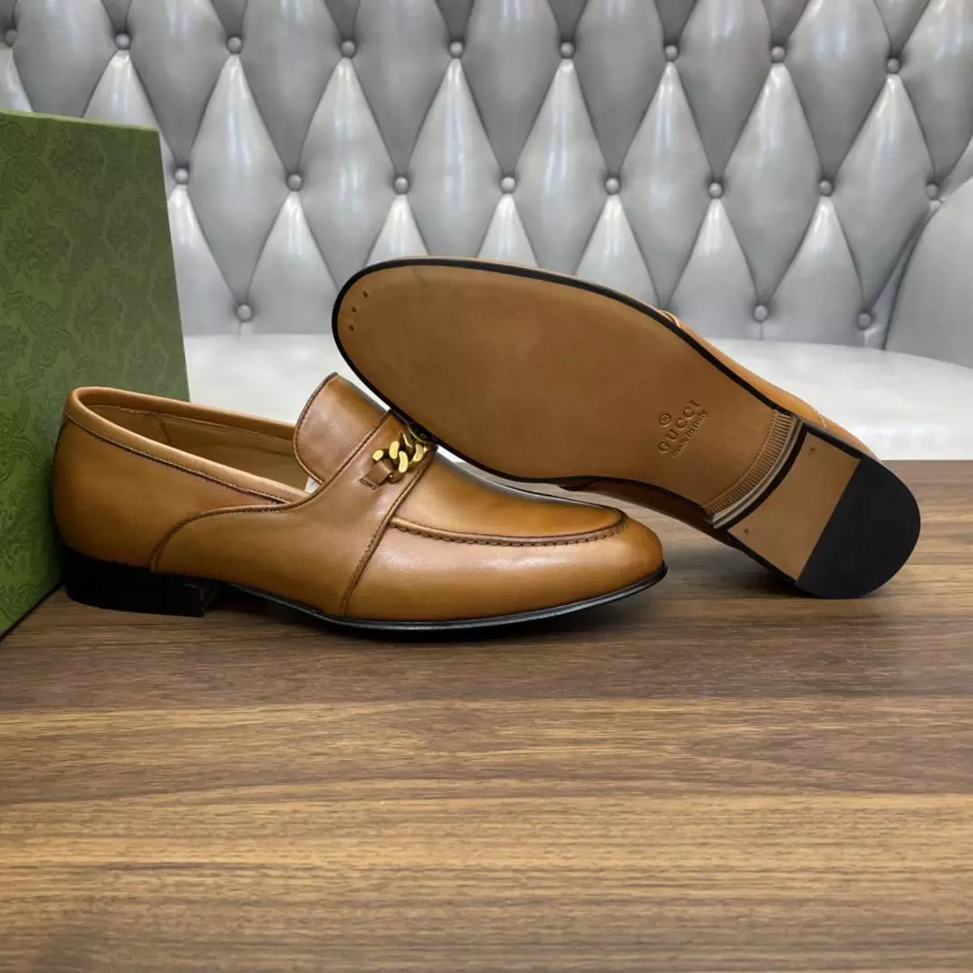 MEN’S LEATHER LOAFERS WITH INTERLOCKING G IN BROWN – GL110