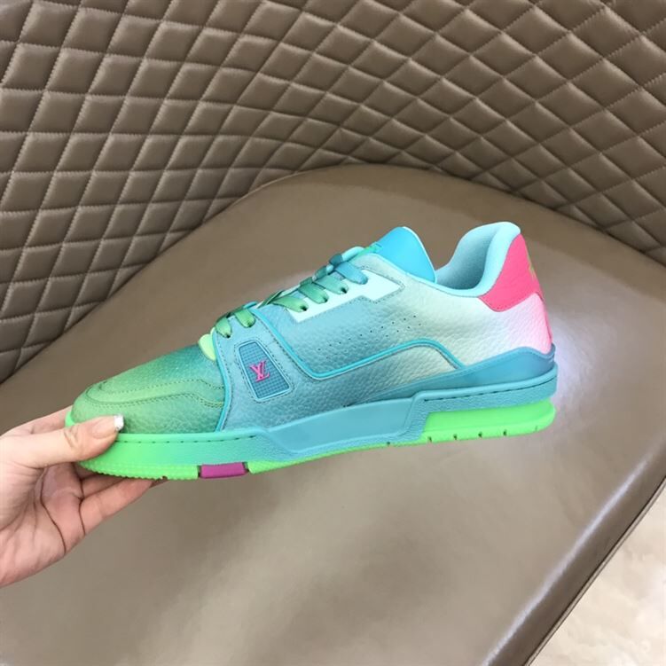 LOUIS VUITTTON TRAINER SNEAKERS IN GREEN GRAINED CALF LEATHER – LVS002