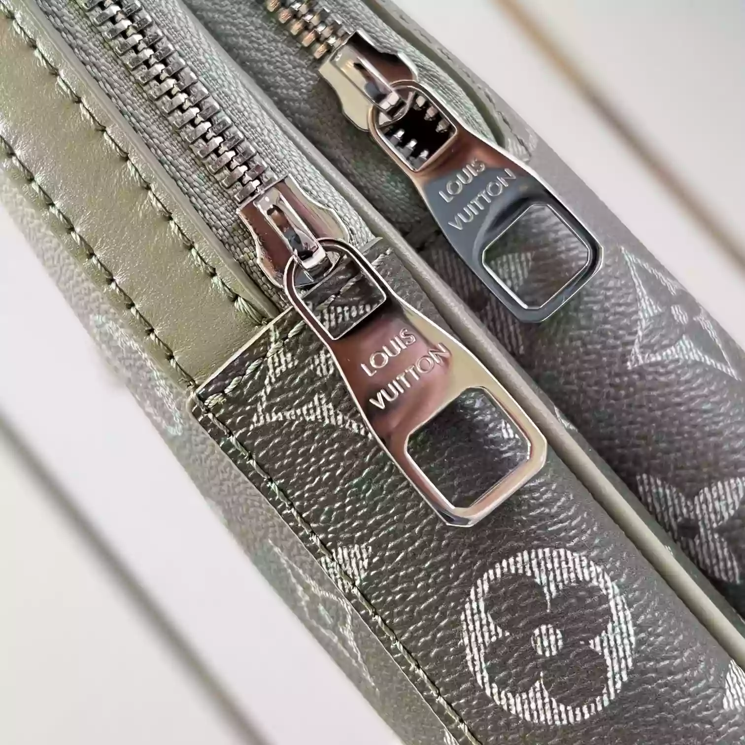 AVENUE SLINGBAG KHAKI MONOGRAM GRADIENT CANVAS M11702 – LW295