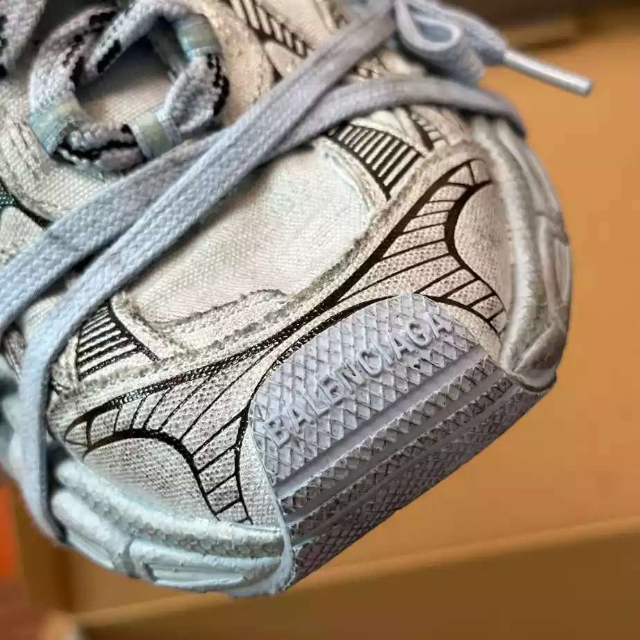 BALENCIAGA MEN’S 3XL SNEAKER – BLA101