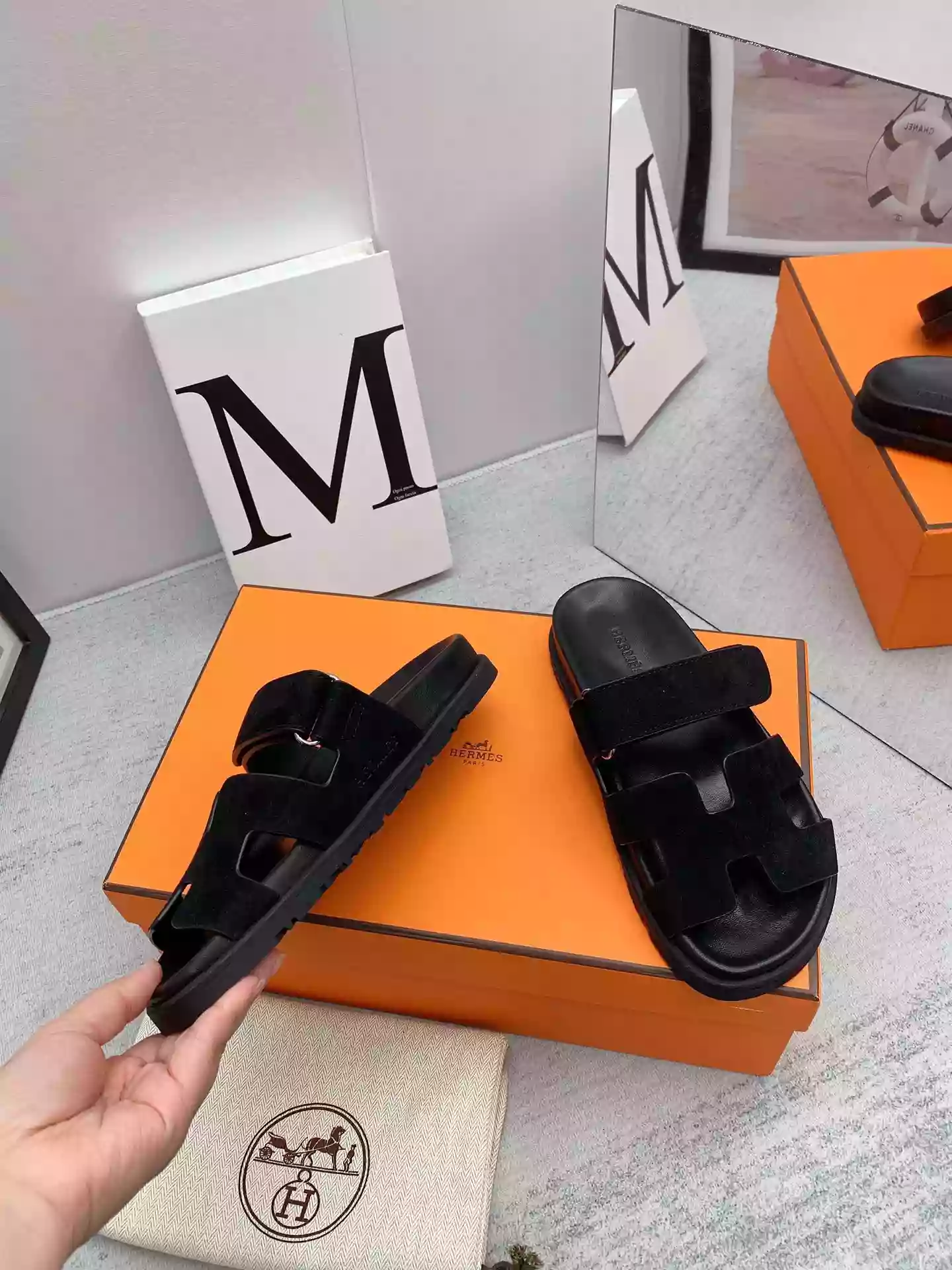 HERMES MEN’S CHYPRE SANDALS IN BLACK SUEDE CALFSKIN – HMSD011