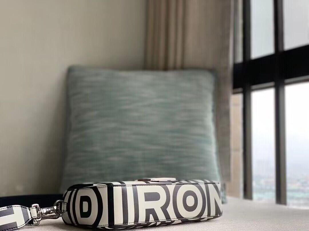 FENDI BAGUETTE TWO TONE LEATHER FENDI BY MARC JACOBS BAG – F045