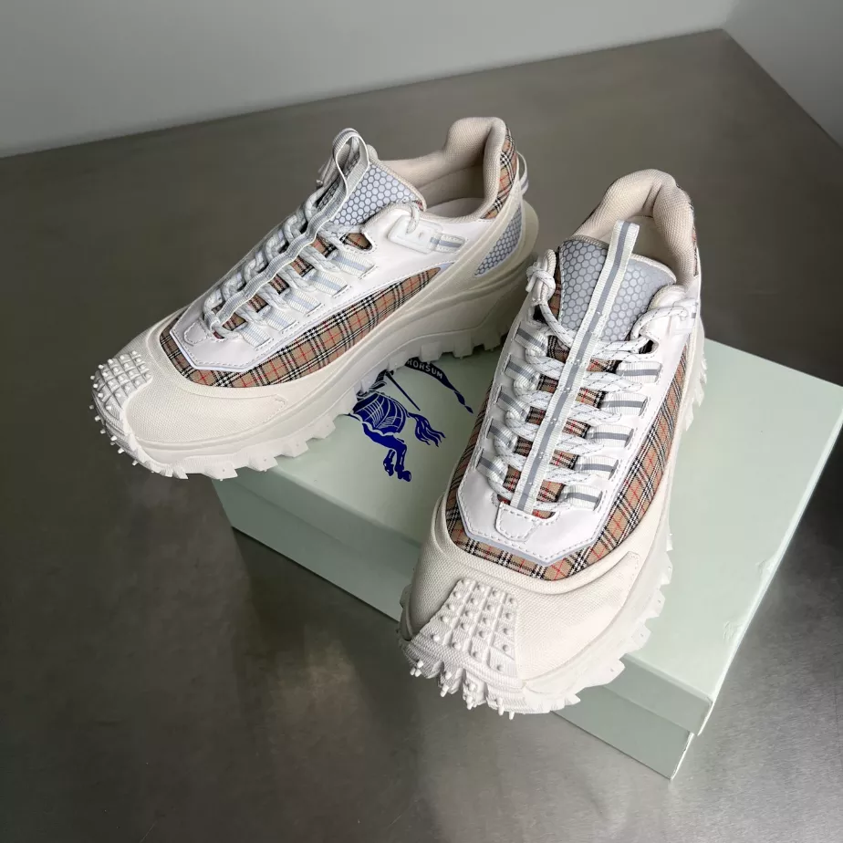 BURBERRY SNEAKERS – BBR050