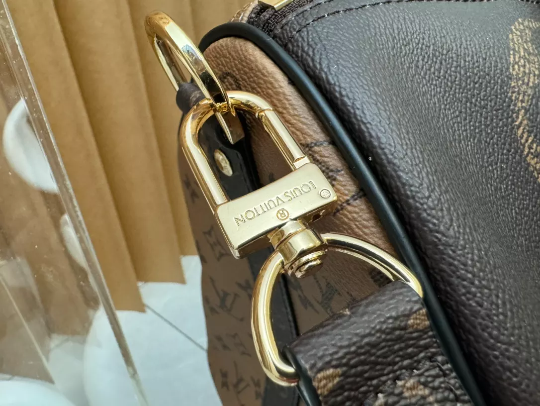 Louis Vuitton Keepall Bandoulière 45 in Monogram Giant Canvas – LW191