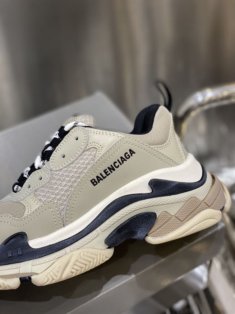 BALENCIAGA TRIPLE S SNEAKERS IN GREY AND BLACK – BLA020
