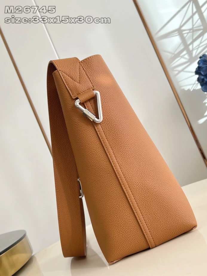 Louis Vuitton Verso Tote Bag – LW460