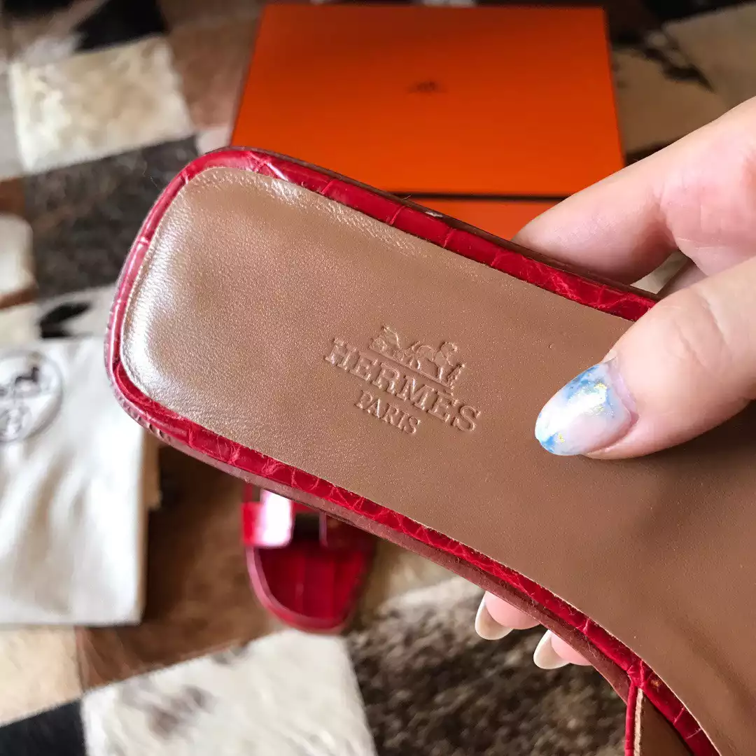 HERMES ORAN SLIDE SANDALS IN RED SHINY NILOTICUS CROCODILE SKIN – HMSD055