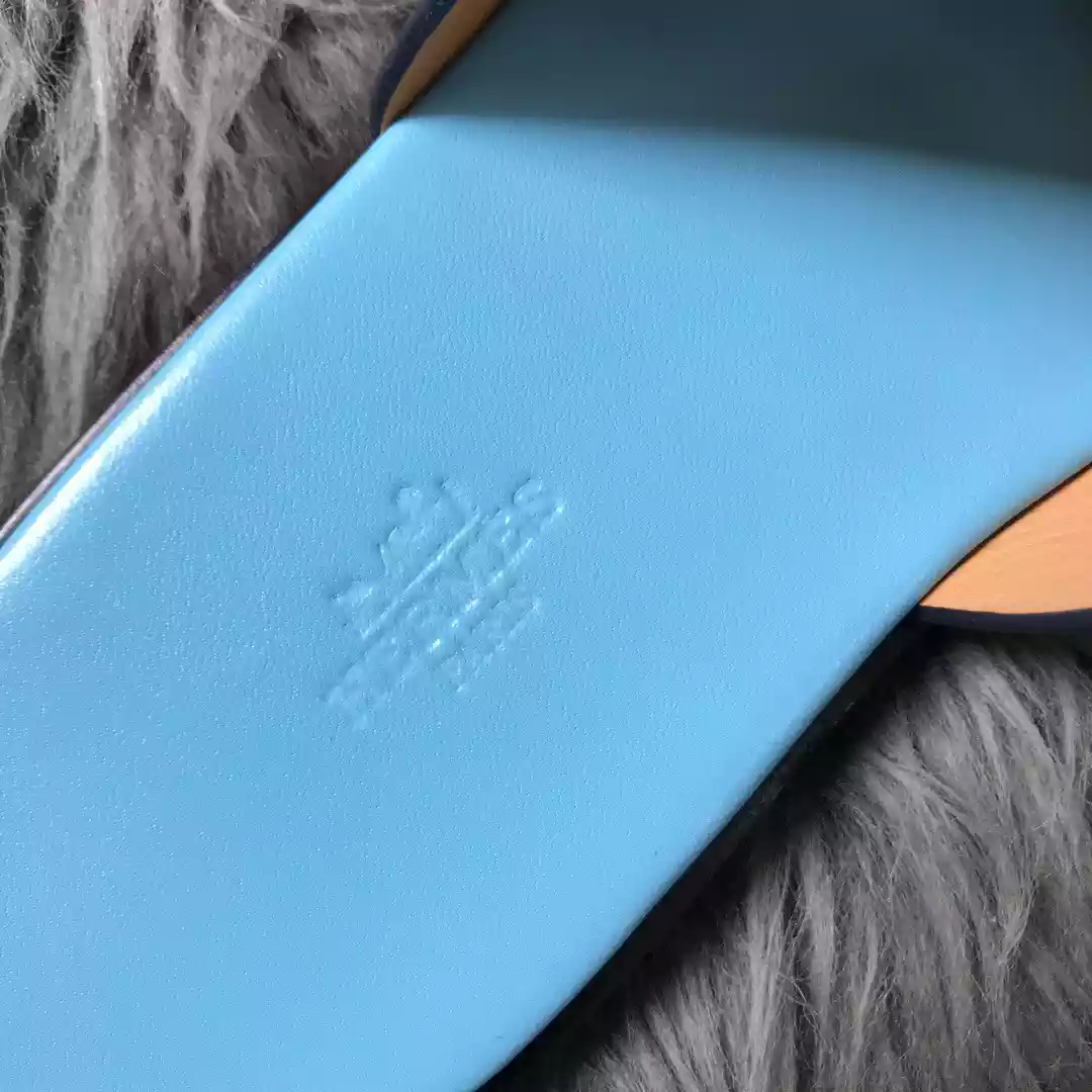 HERMES MEN’S IZMIR SANDALS IN BLACK EPSOM CALFSKIN – HMSD028