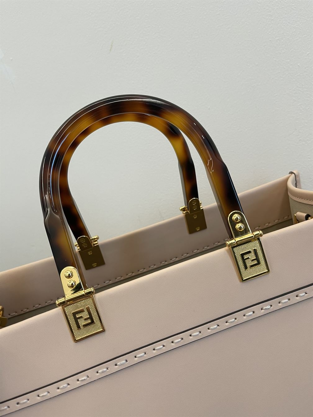 FENDI SUNSHINE MEDIUM PALE PINK LEATHER SHOPPER – F022