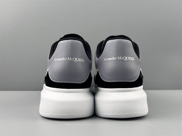 ALEXANDER MCQUEEN OVERSIZED SNEAKER IN BLACK/WHITE/GREY – ALD036