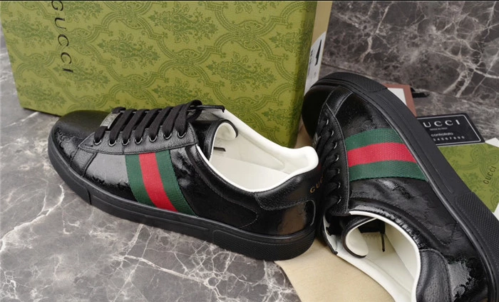 MEN’S GUCCI ACE SNEAKER WITH WEB – GCC284