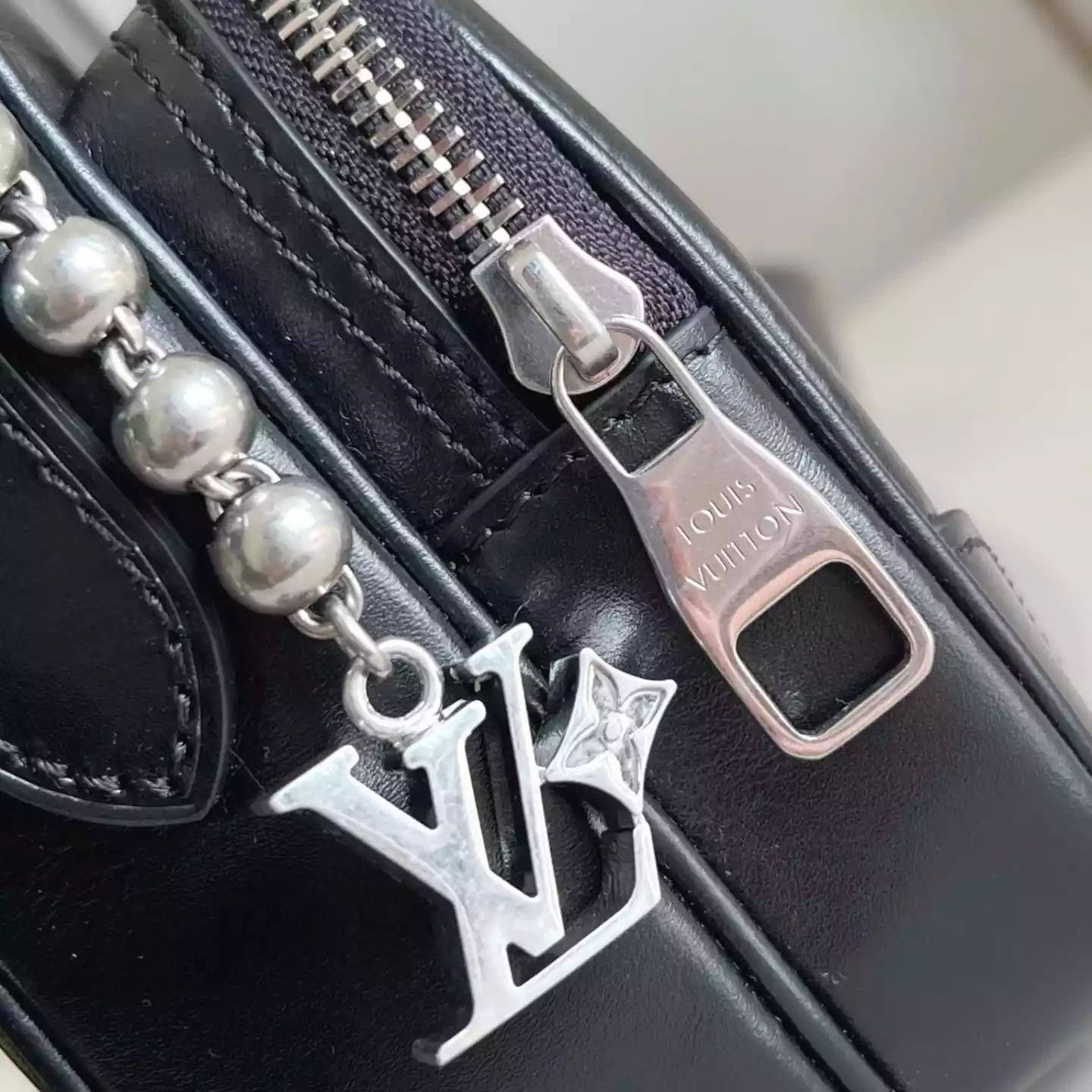 NIL CITY BAG BLACK CALF LEATHER M13987 – LW285