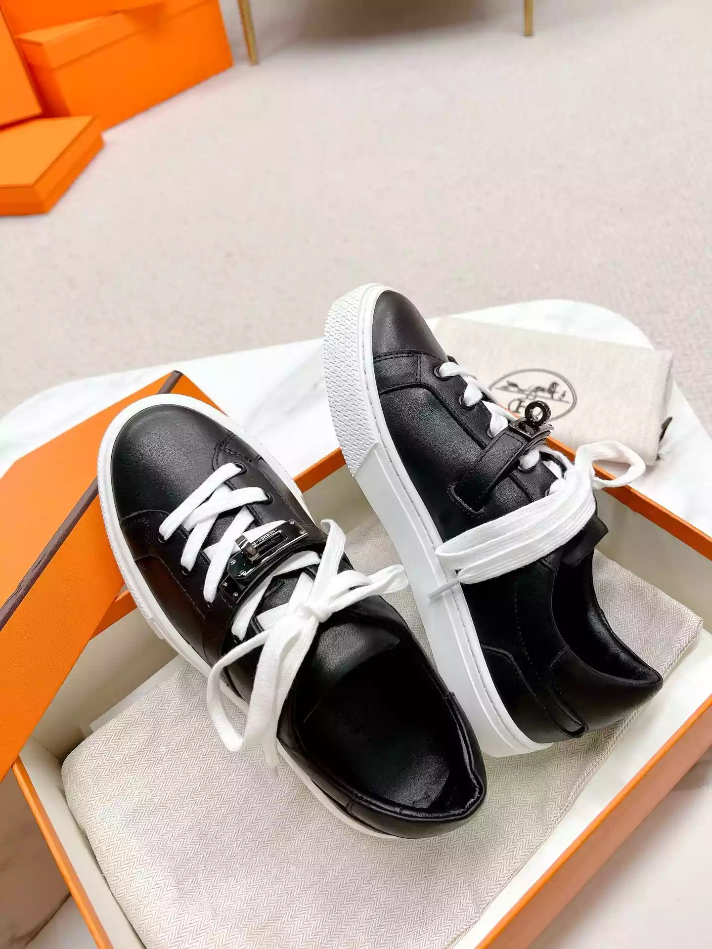 Hermes Men’s Day Sneakers in Black Leather – HM025