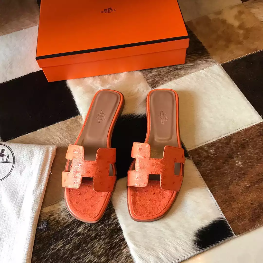 HERMES ORAN SLIDE SANDALS IN ORANGE OSTRICH LEATHER – HMSD067