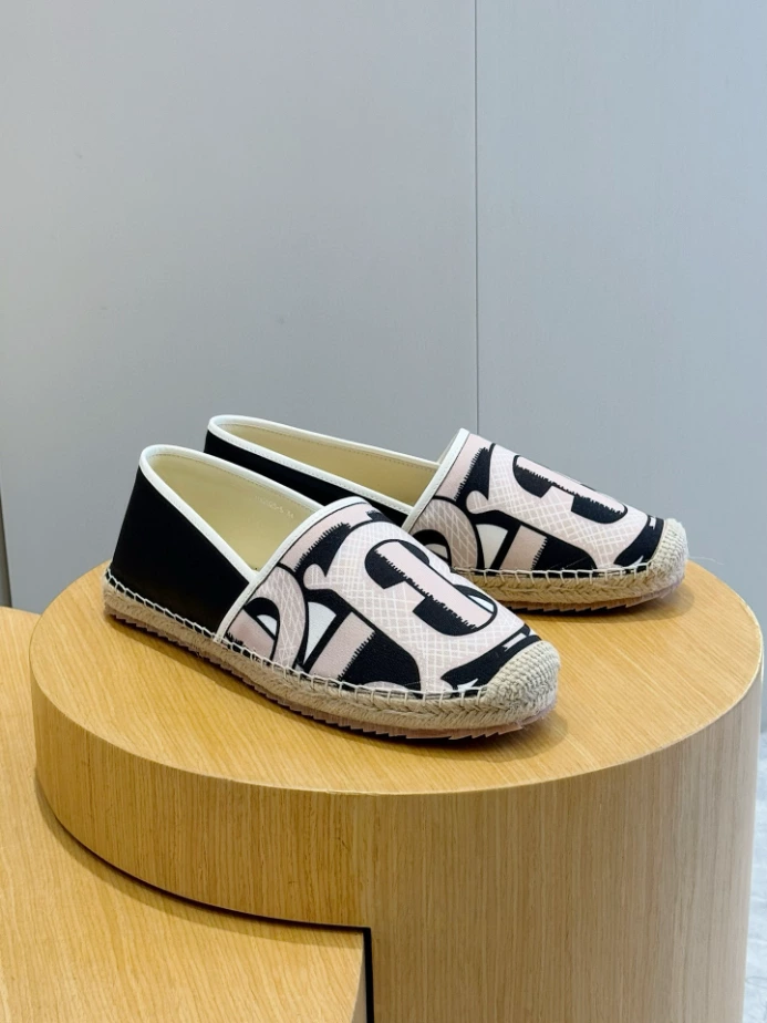 BURBERRY CANVAS STRAW BUCKET – BBR042