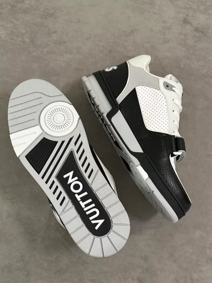 LOUIS VUITTON TRAINER SNEAKER – LVS247