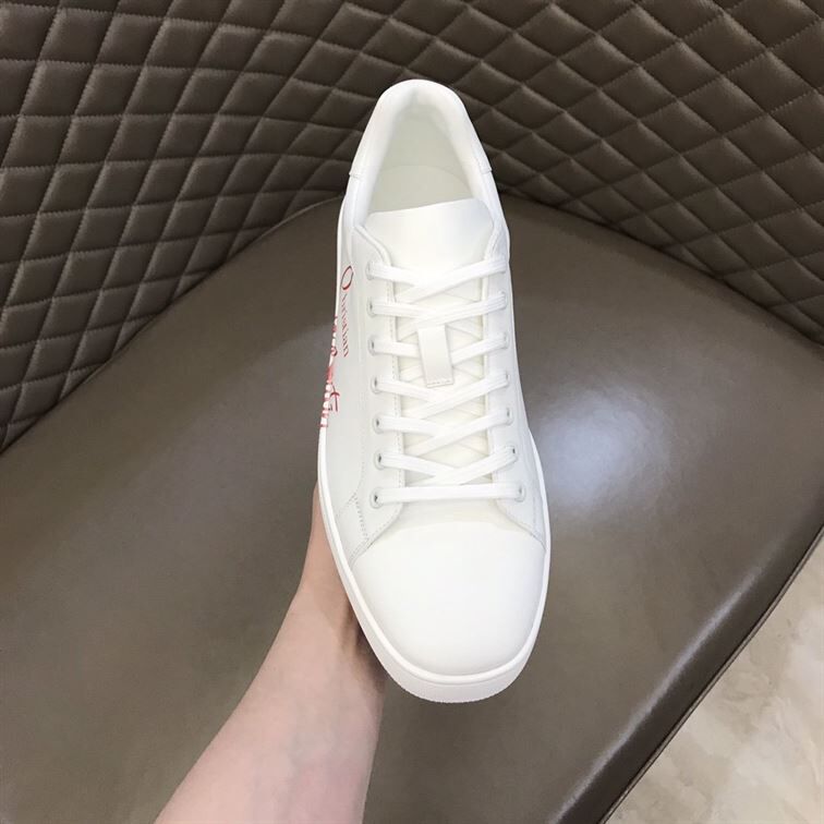 CHRISTIAN LOUBOUTIN LOW TOP SNEAKER – CLS022