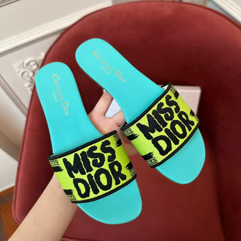 DIOR DWAY SLIDE – DS029