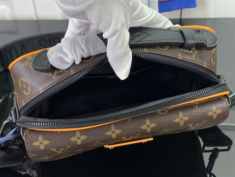 LOUIS VUITTON S LOCK MESSENGER MONOGRAM MACASSAR – LVB056