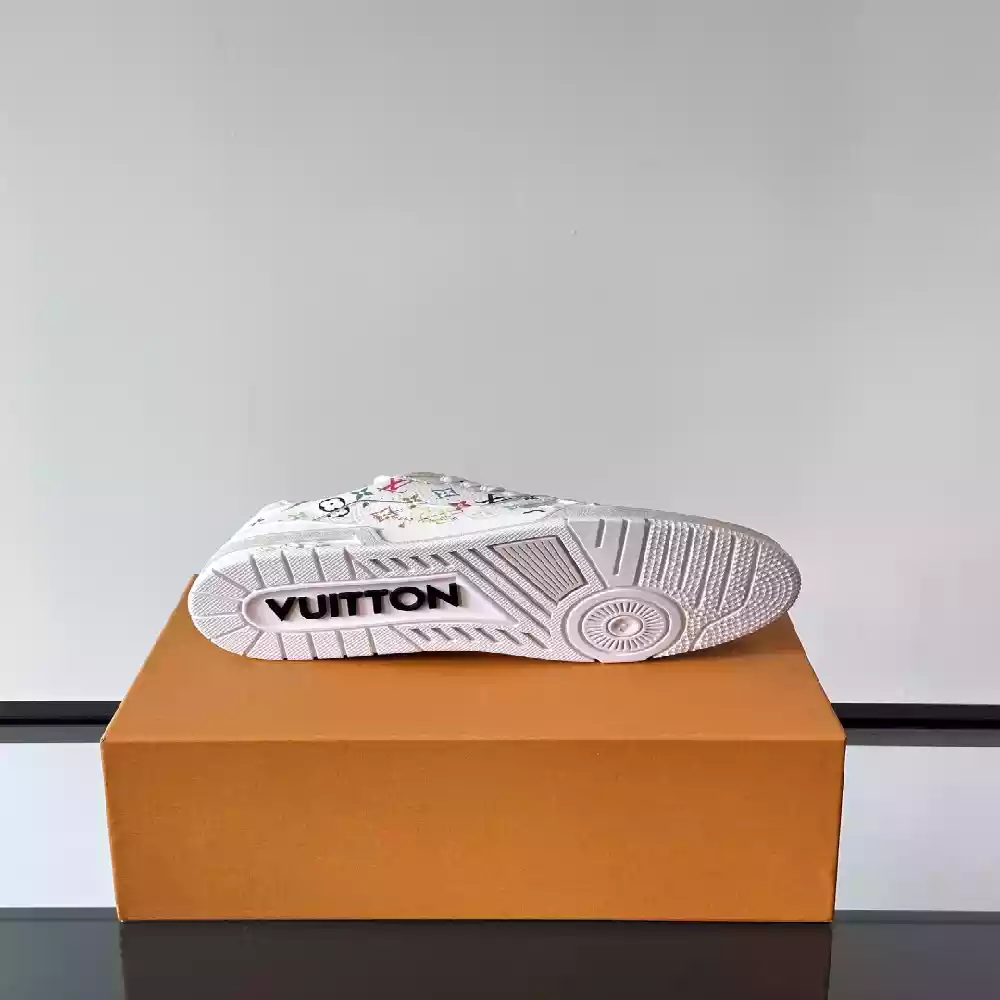LV x TM LV TRAINER SNEAKER IN WHITE – LVS221