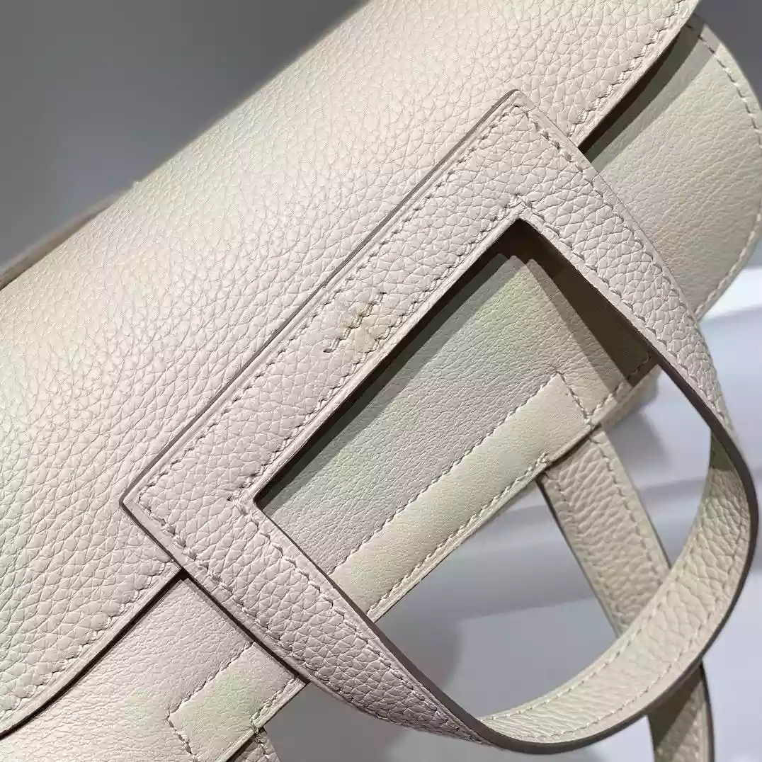 Hermes Halzan 25 Bag in Craie Clemence Leather – HW092