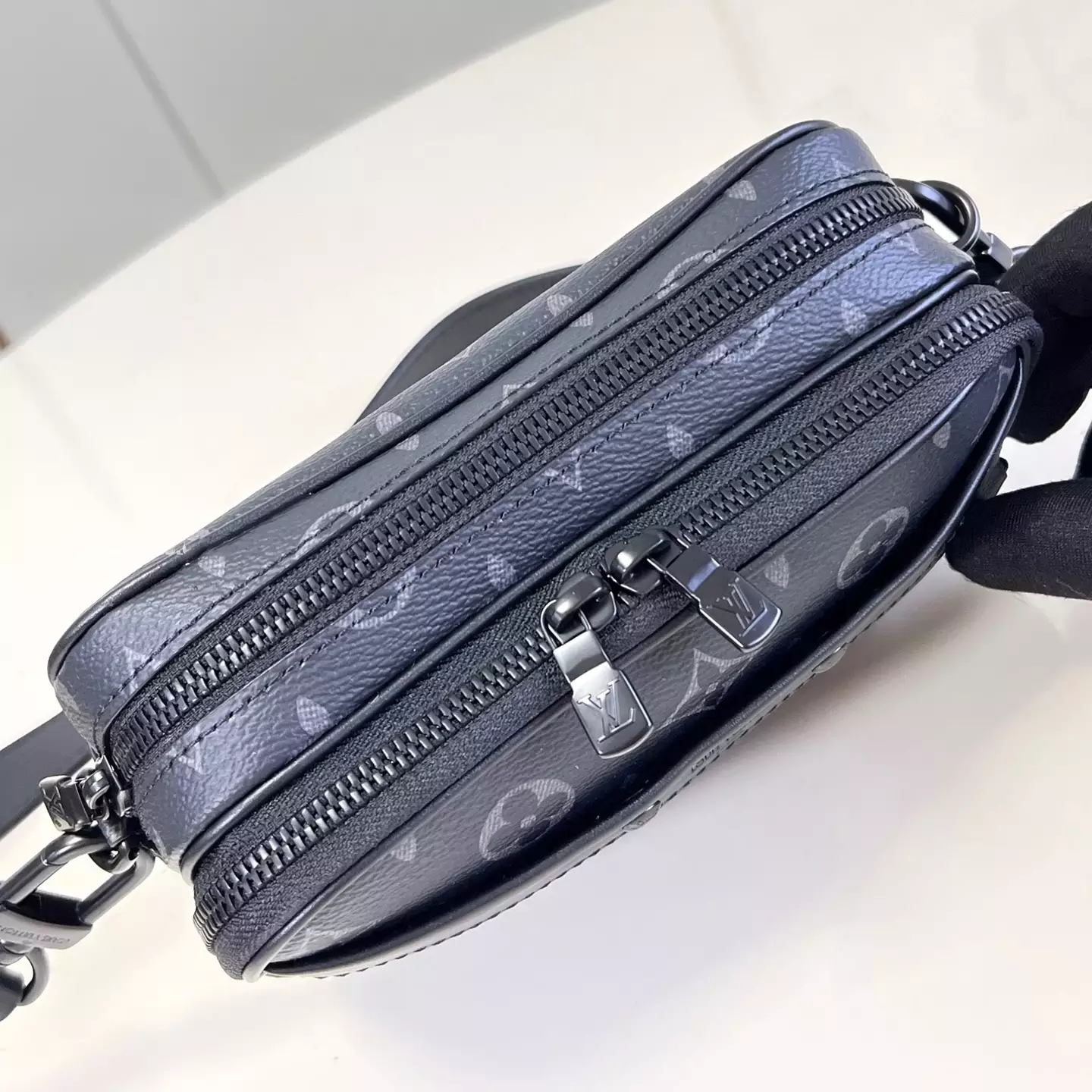 Neo Alpha Wearable Wallet Monogram Eclipse Canvas M82542 – LW237