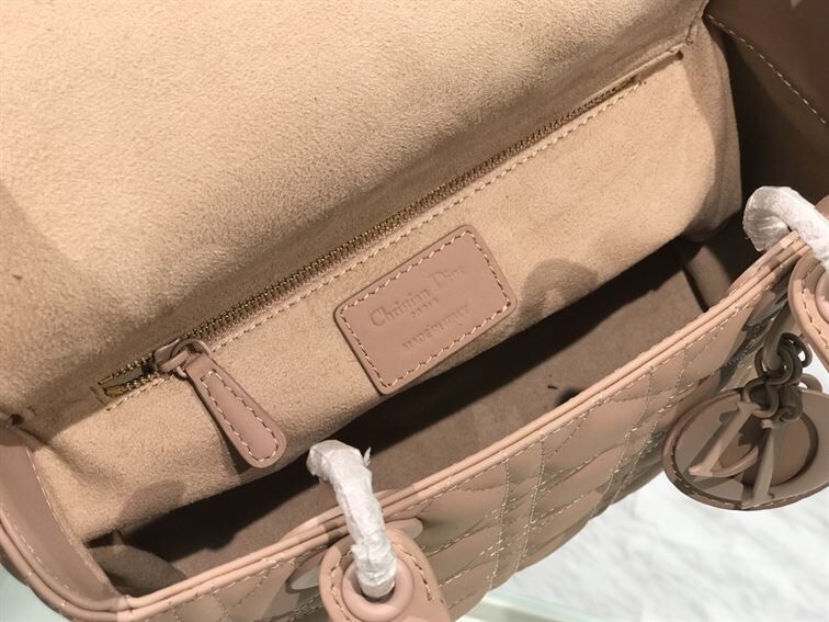 MEDIUM ULTRAMATTE LADY DIOR BAG BLUSH ULTRAMATTE CANNAGE CALSKIN – DOB002