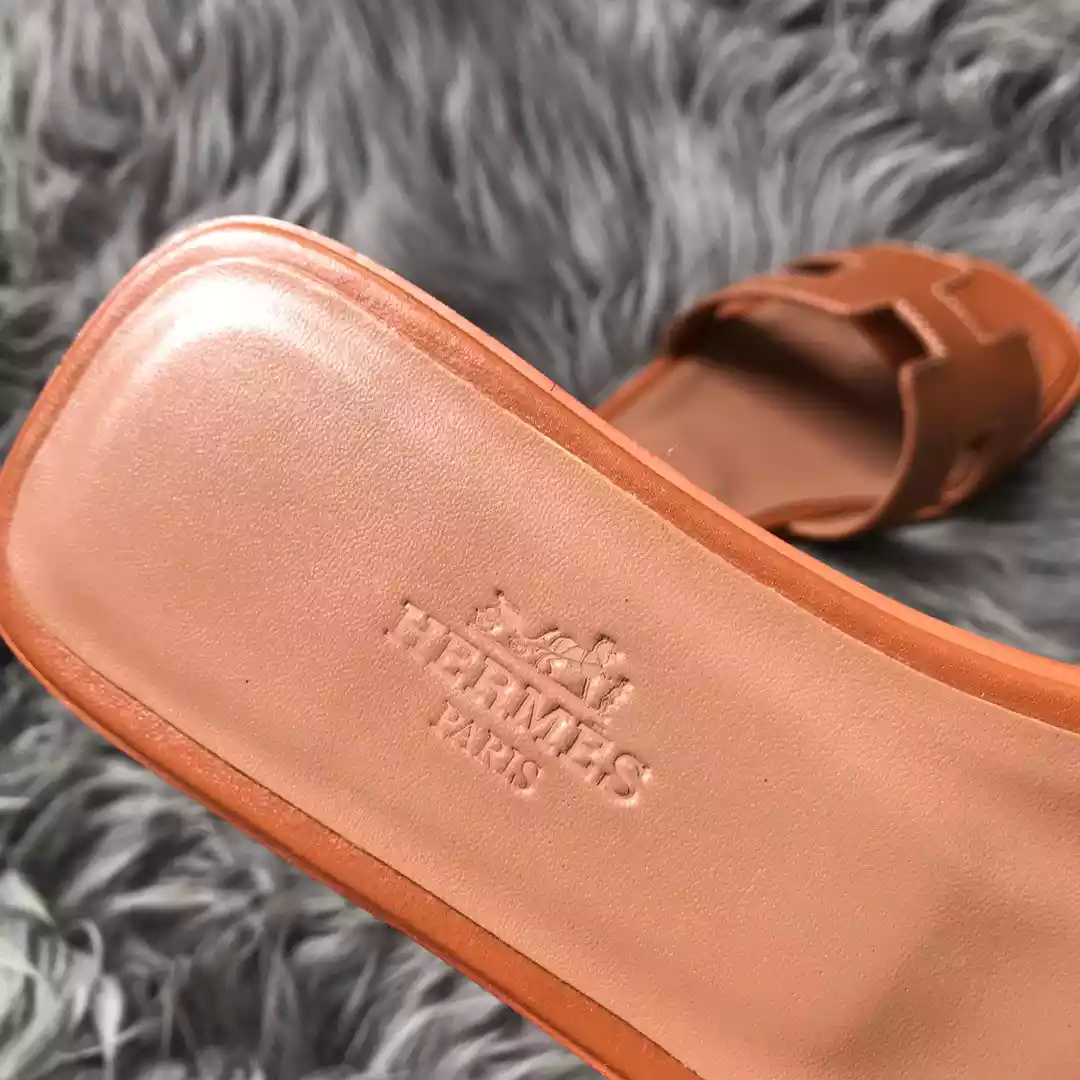 HERMES ORAN SLIDE SANDALS IN BROWN SWIFT CALFSKIN – HMSD129