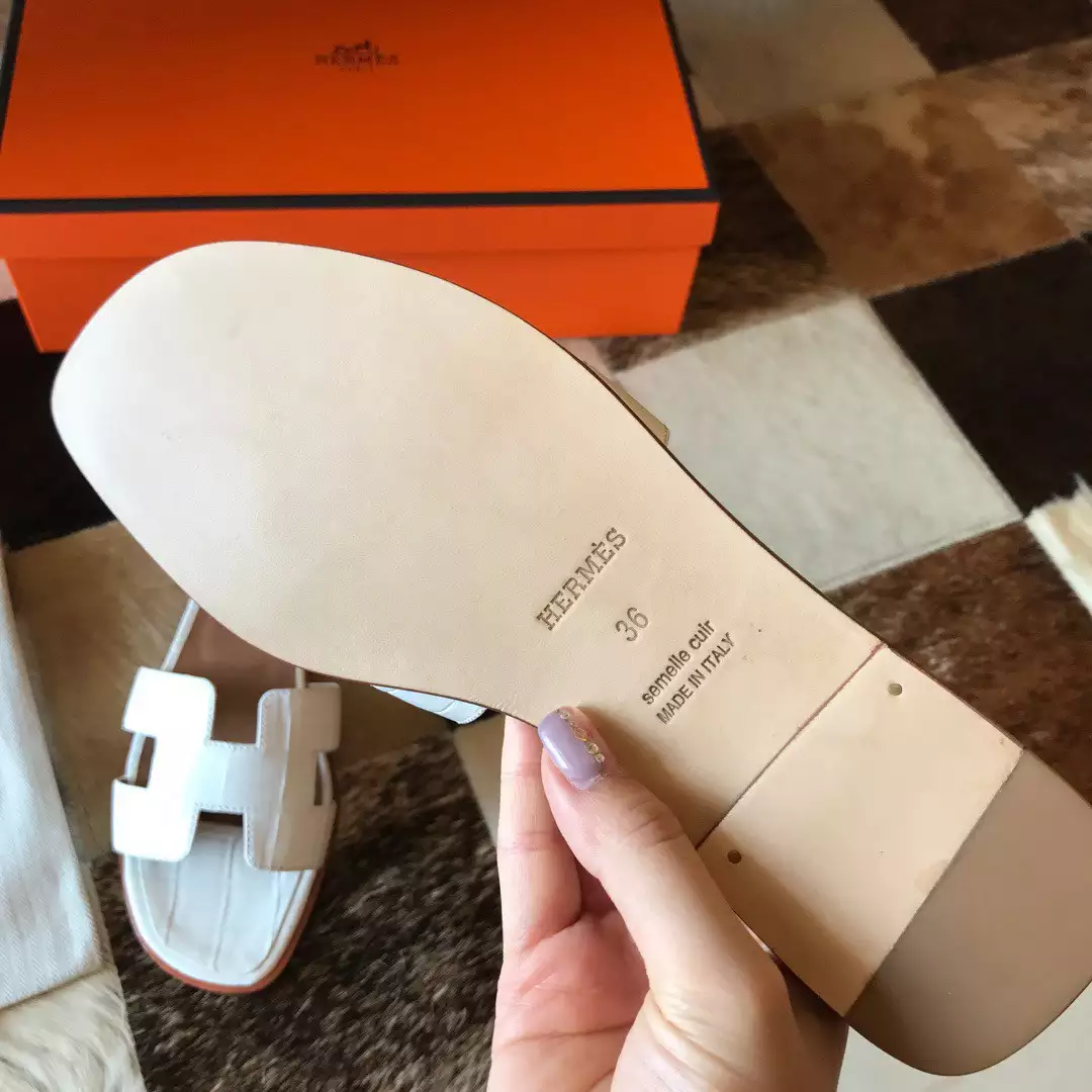 HERMES ORAN SLIDE SANDALS IN WHITE SHINY NILOTICUS CROCODILE SKIN – HMSD056