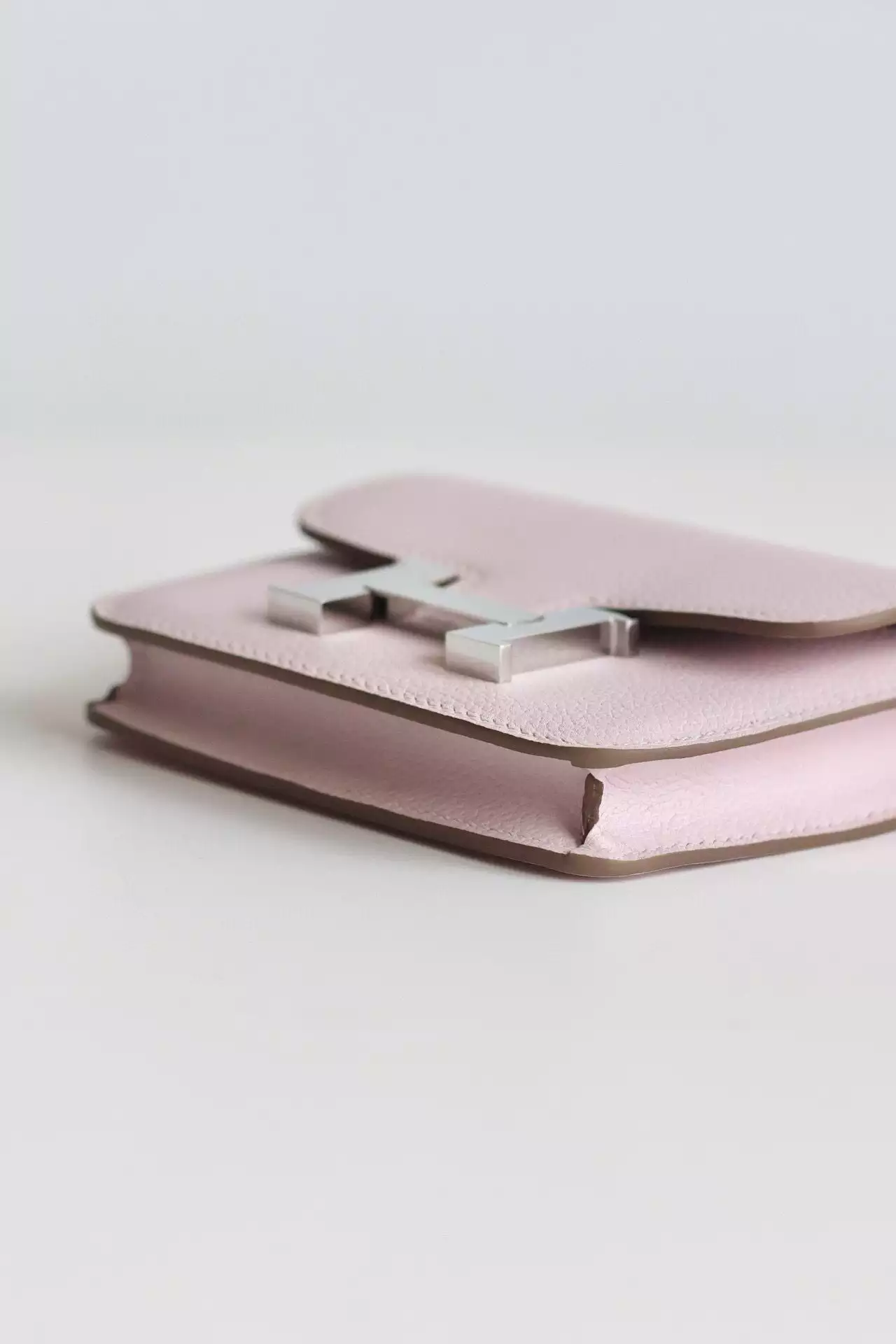 Hermes Constance Slim Wallet in Mauve Pale Epsom Calfskin – HW161